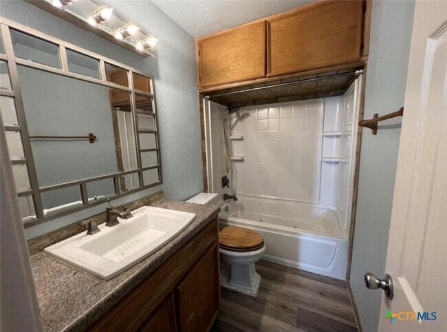 Photo - 304 Margaret Lee St