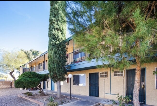 Casa De Caro Apartments