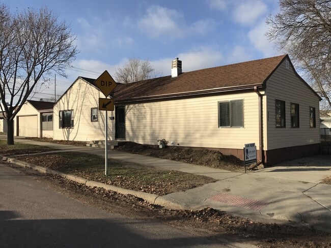 Spacious 4 bed 2 bath ranch home with two ... - Spacious 4 bed 2 bath ranch home with two ...