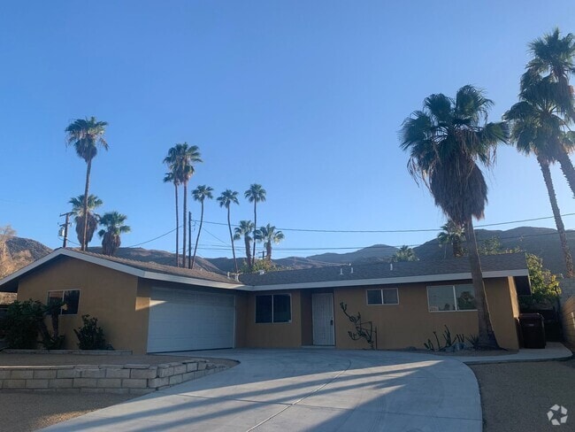 Building Photo - Three Bedroom Home in Beautiful Neighborhood