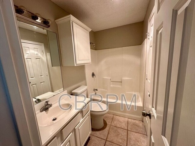 Photo - 615 N Elkhart Ave