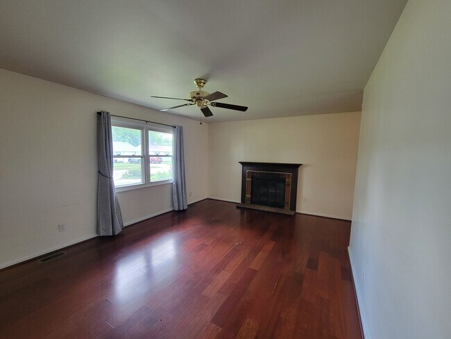 Photo - Charming 3-Bedroom Home: Serenity, Space, ...