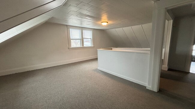 Building Photo - 46 Walnut St Unit 3rd FL