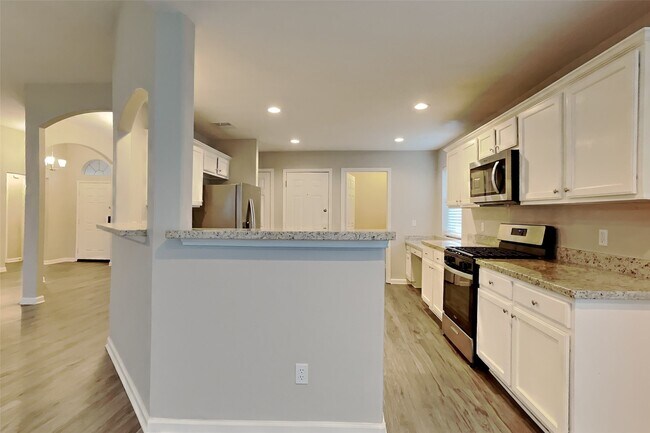 Photo - 8831 Aberdeen Oaks Dr