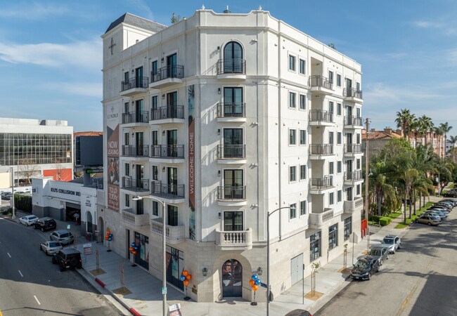 Photo - 5768 W 3rd St