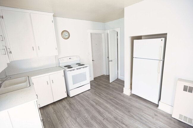 Photo - 326 E Savidge St Unit #4