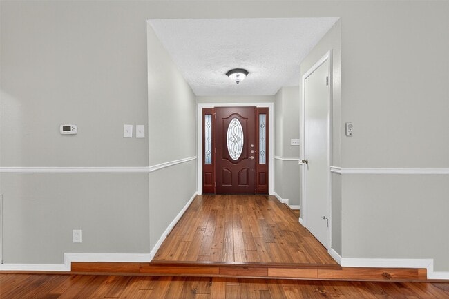 Photo - 9723 Halkirk St