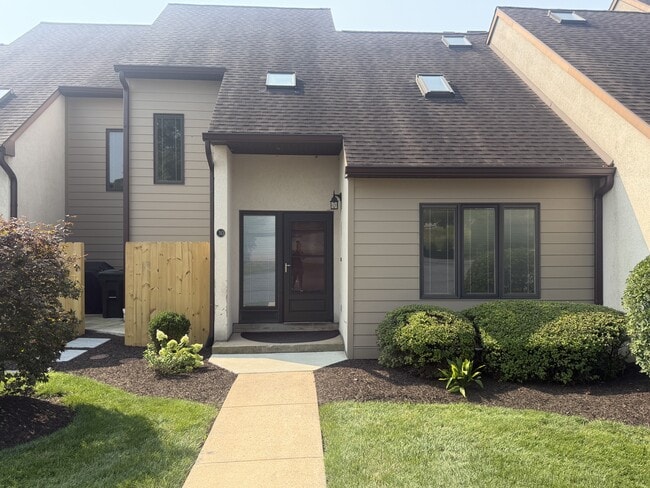 Building Photo - 30 Hawk Valley Ln