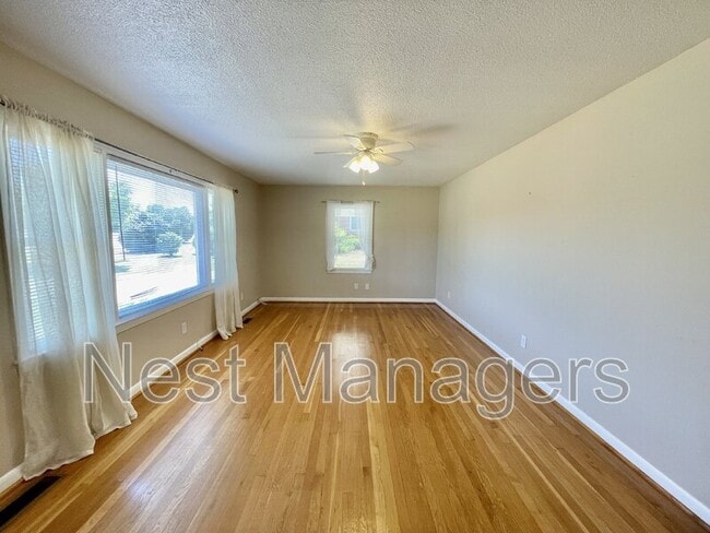 Photo - 621 Welsh Pl