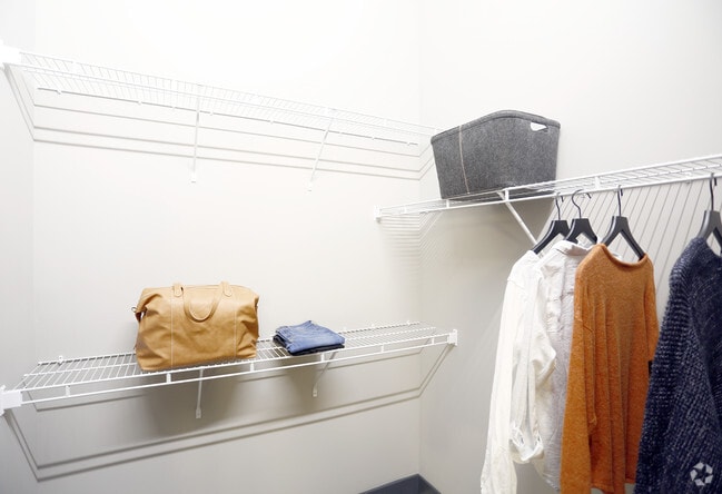 1 habitación, 1 baño - 908 pies cuadrados - Spark Apartments