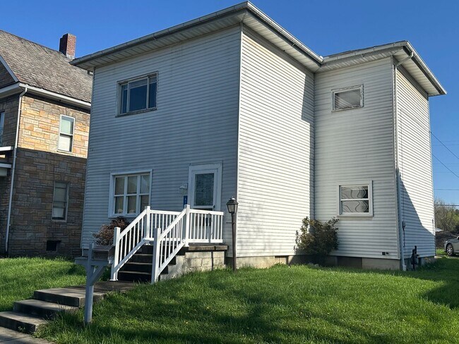3 Bedroom Home Uhrichsville, Ohio - 3 Bedroom Home Uhrichsville, Ohio
