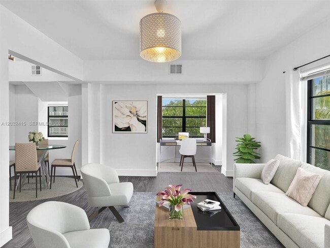 Building Photo - 934 Michigan Ave Unit 305