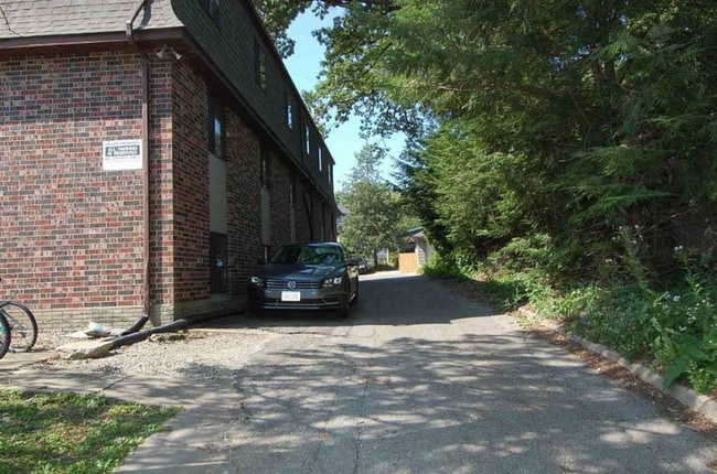 Photo - 365 Ellis Ave