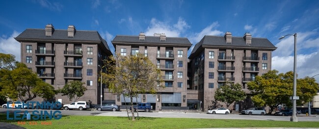 Building Photo - 8813 Burton Way Unit 216D Rental