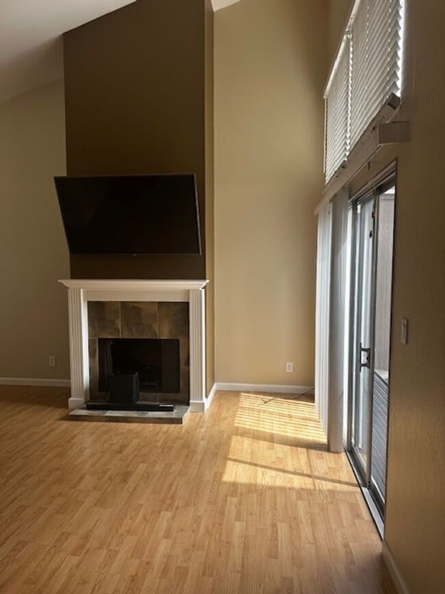 Photo - Beautifully remodeled 2 bedroom & 1 bath unit in the heart of Concord Unit 20