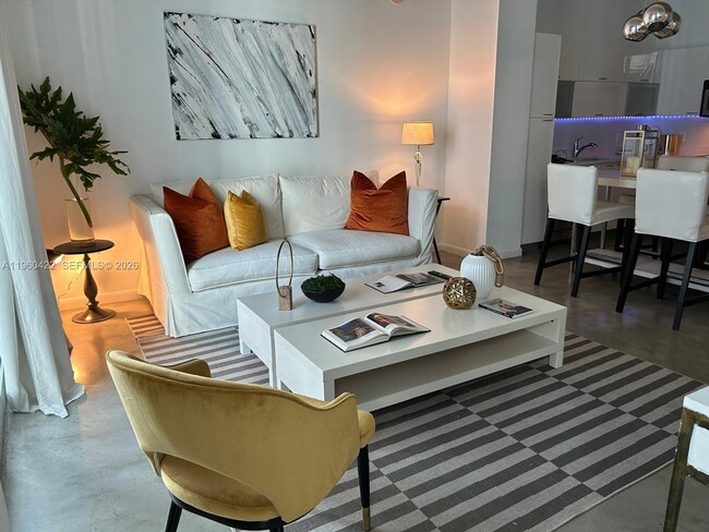 Building Photo - 234 NE 3rd St Unit 2009