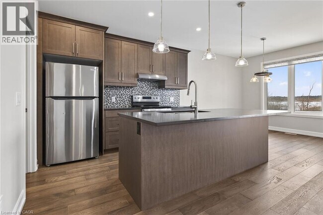 Photo - 3951 Mitchell Cres