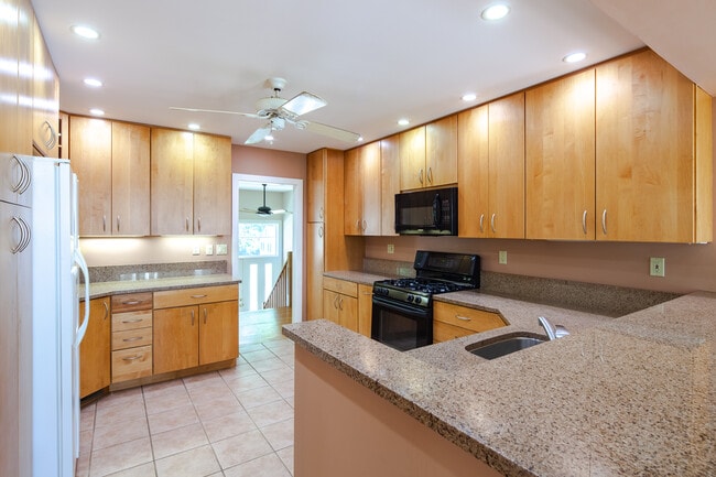 Photo - 3920 N Woodstock St