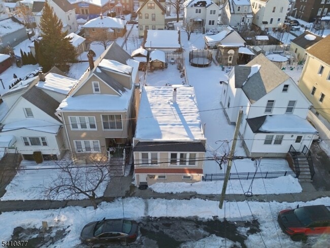 Building Photo - 245 Pierre Ave Unit 1