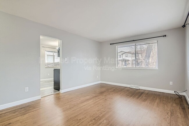 Photo - 401 W Bates Ave