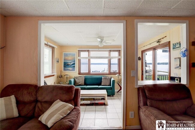 Photo - 2372 Lakeside Dr