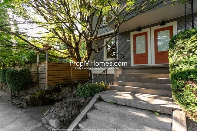 Building Photo - Updated Two Bedroom Duplex in Buckman!