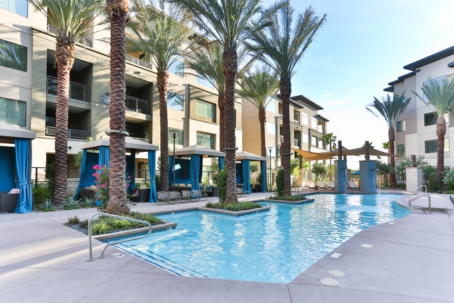 Photo - Avant at Fashion Center