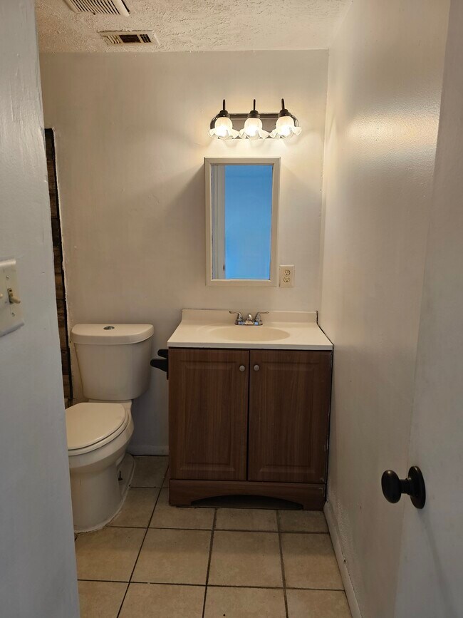 Photo - 818 Bradford Cir