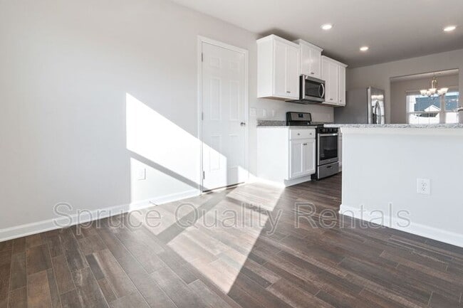 Photo - 216 McClellan Trail