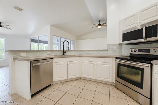 Building Photo - 549 Flamingo Ave S