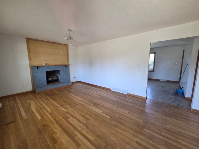 Photo - 521 Stonehaven Dr