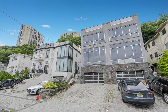 Photo - 760 Undercliff Ave Unit A