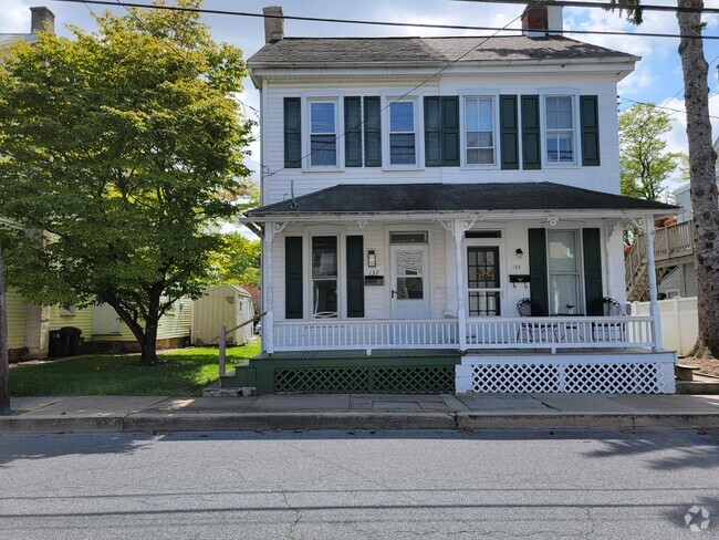 Building Photo - 137 N Cedar St Rental