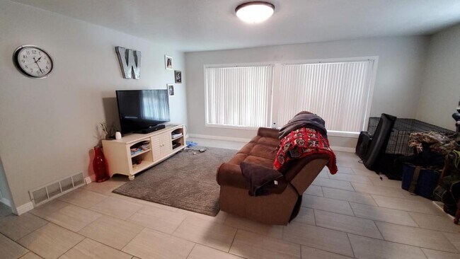 Photo - 266 W 4625 S