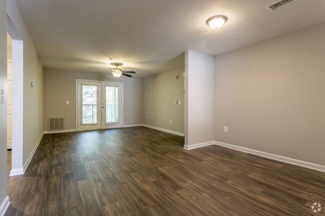 2BR, 2BA - 1200 SF