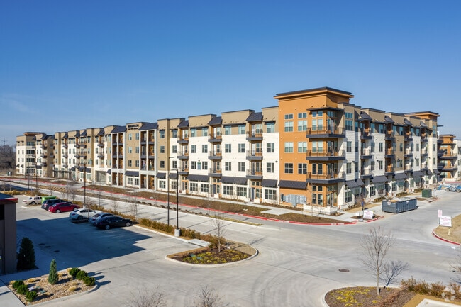 Building Photo - Magnolia on the Green