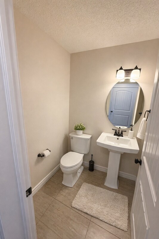 Photo - 16035-16011 11 Ave SW