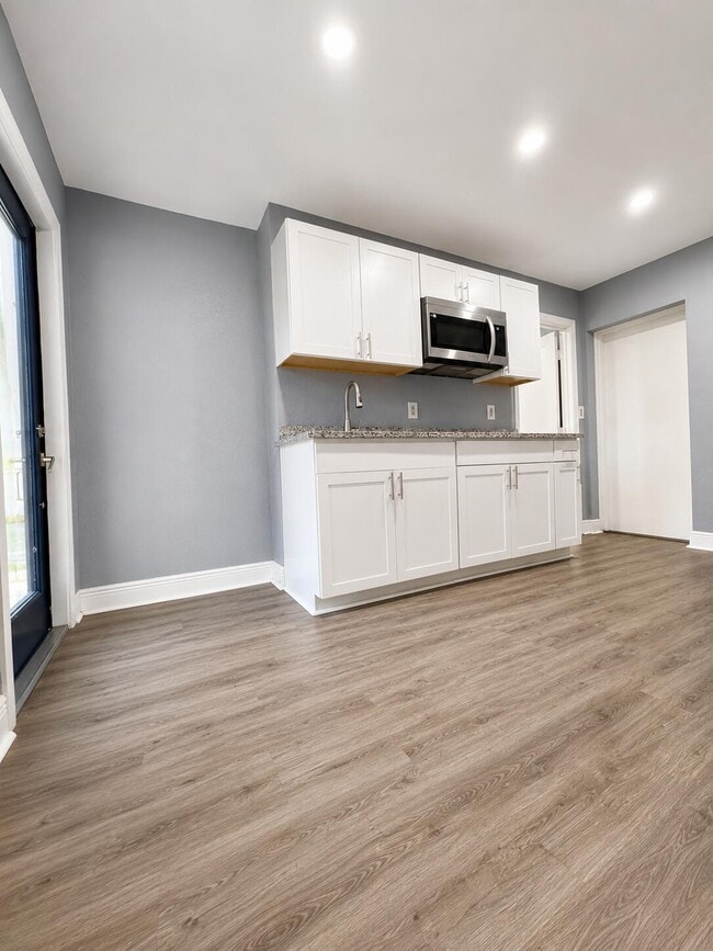 849 W 2nd St Unit A