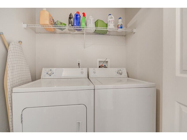 In unit Washer and Dryer - 543 N University Ave Unit 208