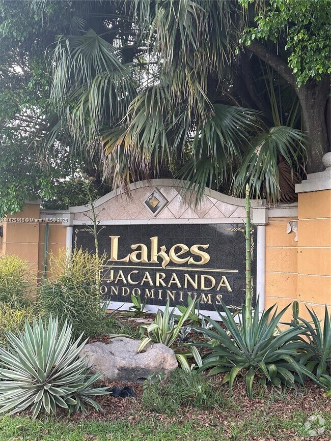 Building Photo - 10725 Cleary Blvd Unit 110 Rental