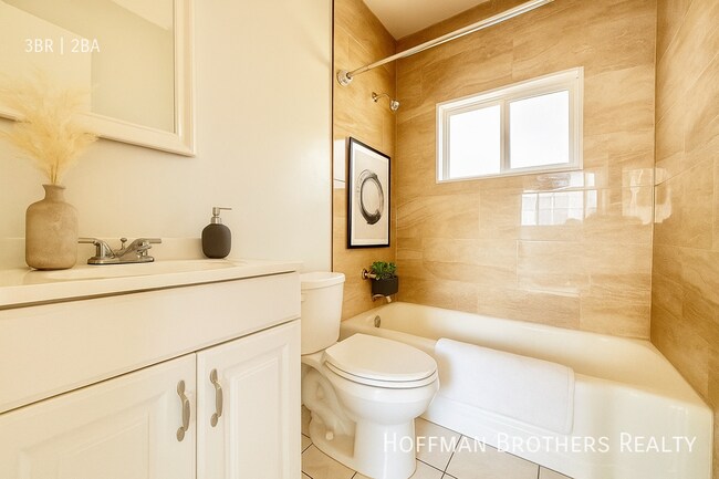 Photo - 5419 Harold Way Unidad 5