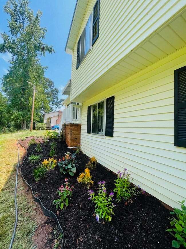 Photo - 218 Fernleaf Dr