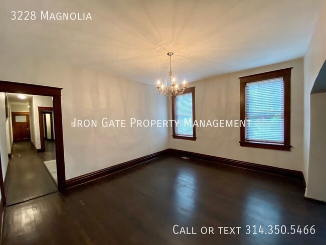 3228 Magnolia-