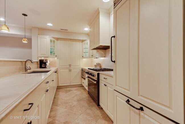 Photo - 82 E Elm St Unit 1