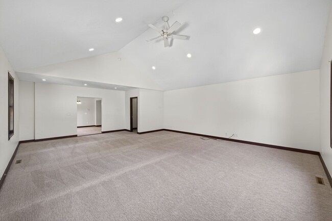 Photo - 6 month lease Spacious, 5bd, 2.5 renovated home in Midway!! AVAILABLE NOW