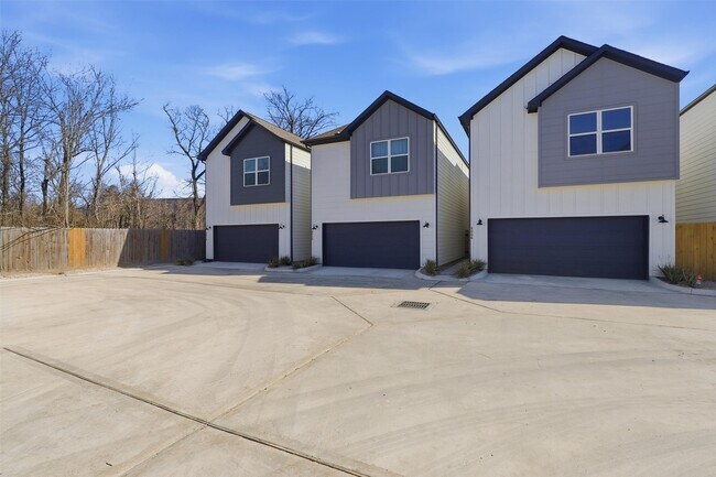 Photo - 8014 Huntington Spgs Ln