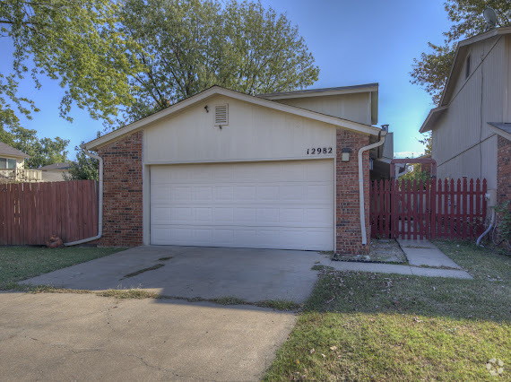 Building Photo - 12982 E 28th St Rental