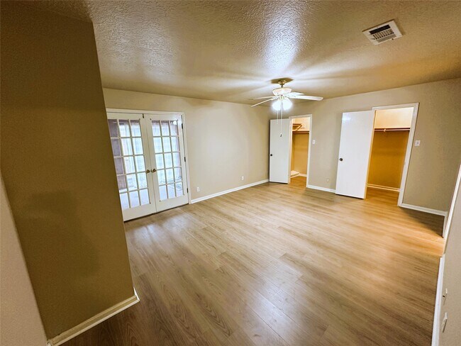 15127 Forest Lodge Dr