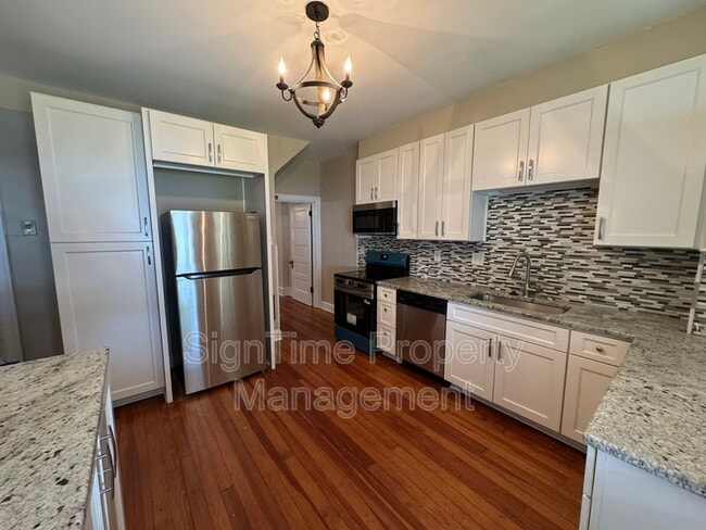 Building Photo - 864 Mulberry Ave