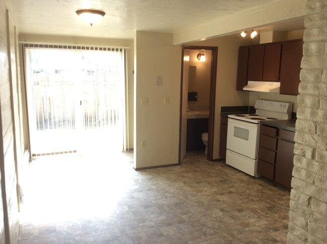 Photo - 1614 W 8th Ave